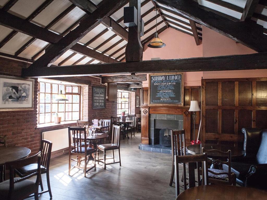 The Crewe Arms Hotel Exterior photo