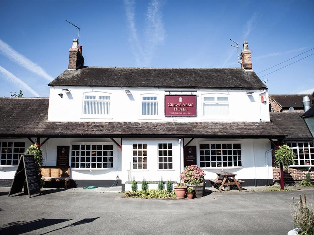 The Crewe Arms Hotel Exterior photo